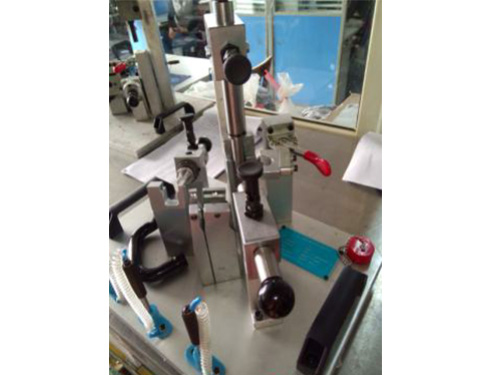 安全带气动管路检具